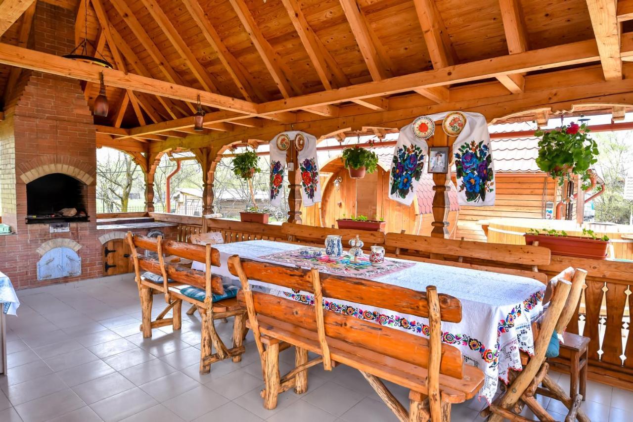 ホテル Casa Nely シゲトゥ・マルマツィエイ エクステリア 写真
